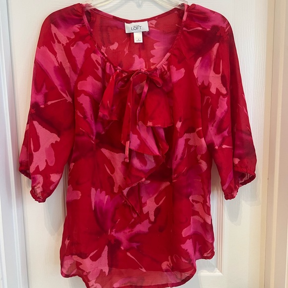 Ann Taylor LOFT sheer red pink floral ruffle front blouse  lSmall - Picture 1 of 5